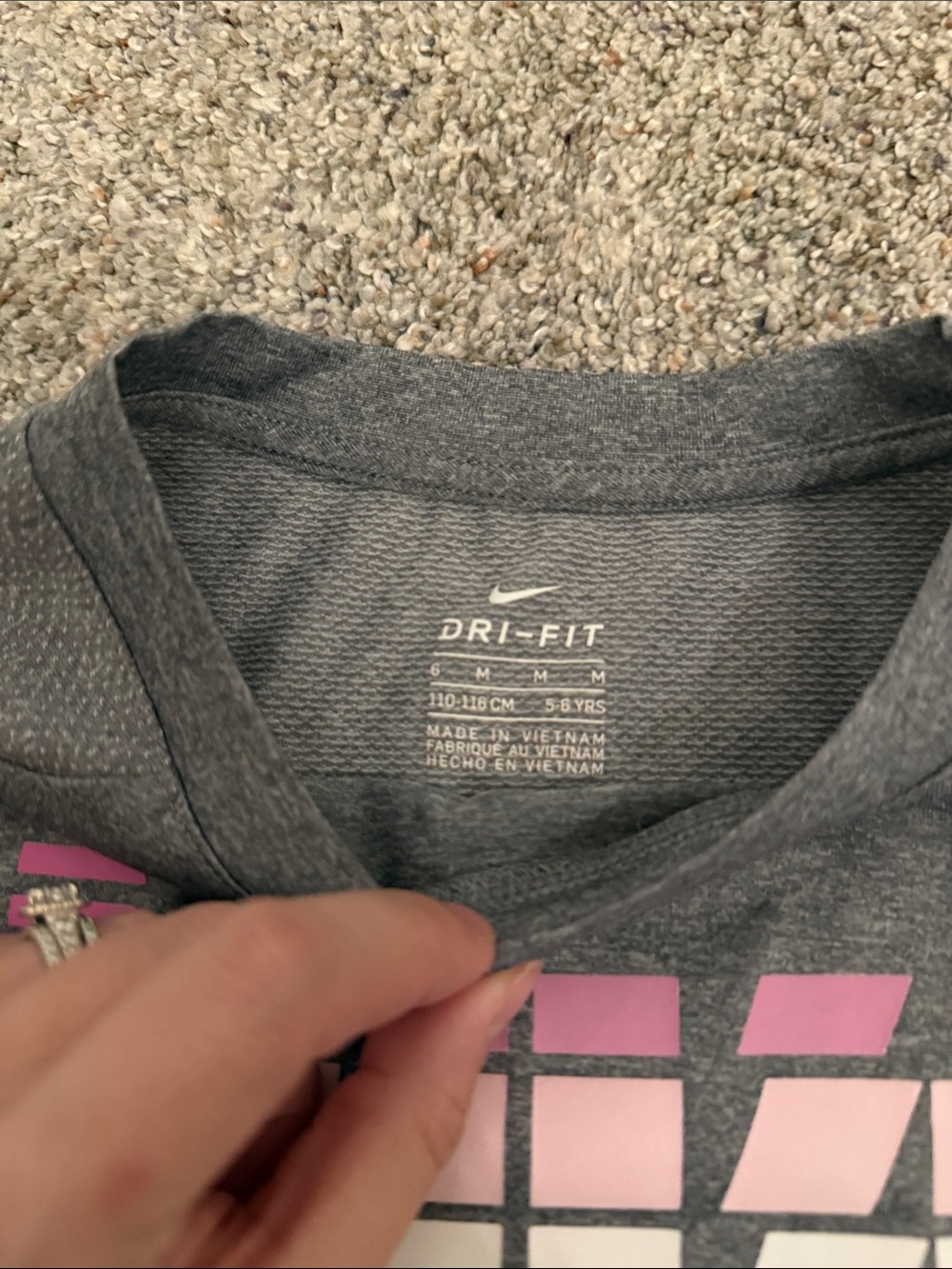 Nike Girls' Gray Tshirt Bundle Size 6 - Picture 5 of 7